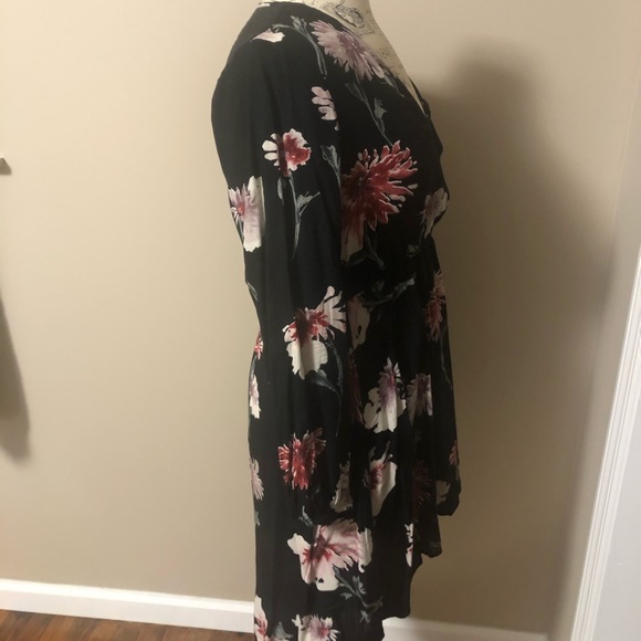 Band of Gypsies Floral Faux Wrap Dress - Picture 2 of 10